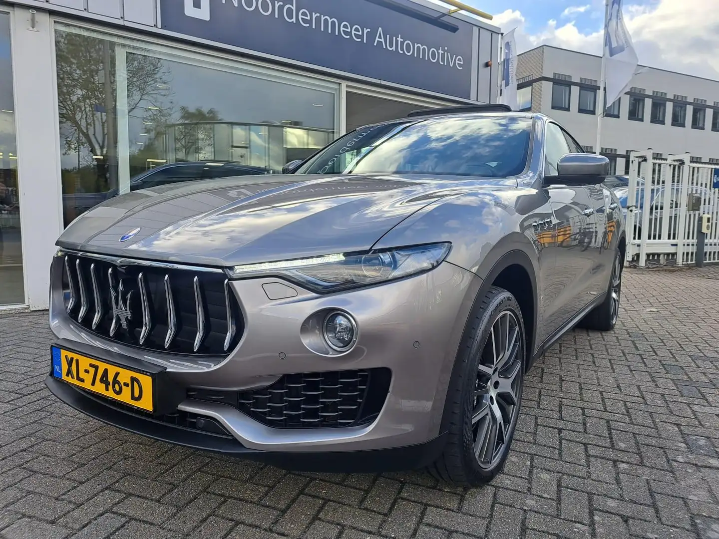 Maserati Levante 3.0 V6 S AWD GranLusso panoramadak / camera / leer Gris - 1