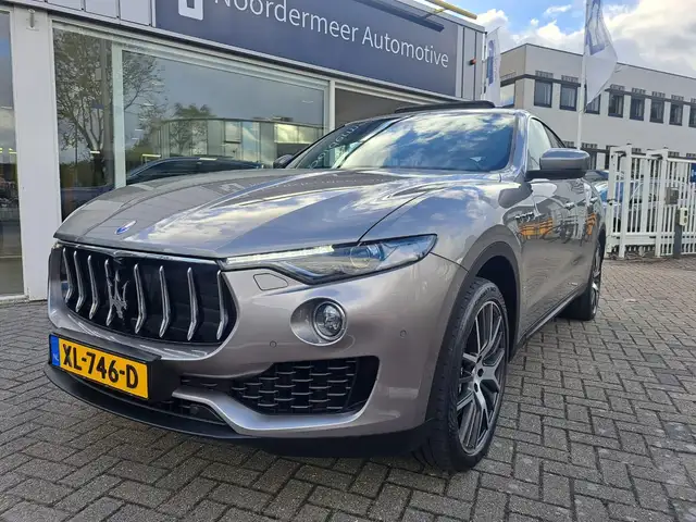 Maserati Levante 3.0 V6 S AWD GranLusso panoramadak / camera / leer