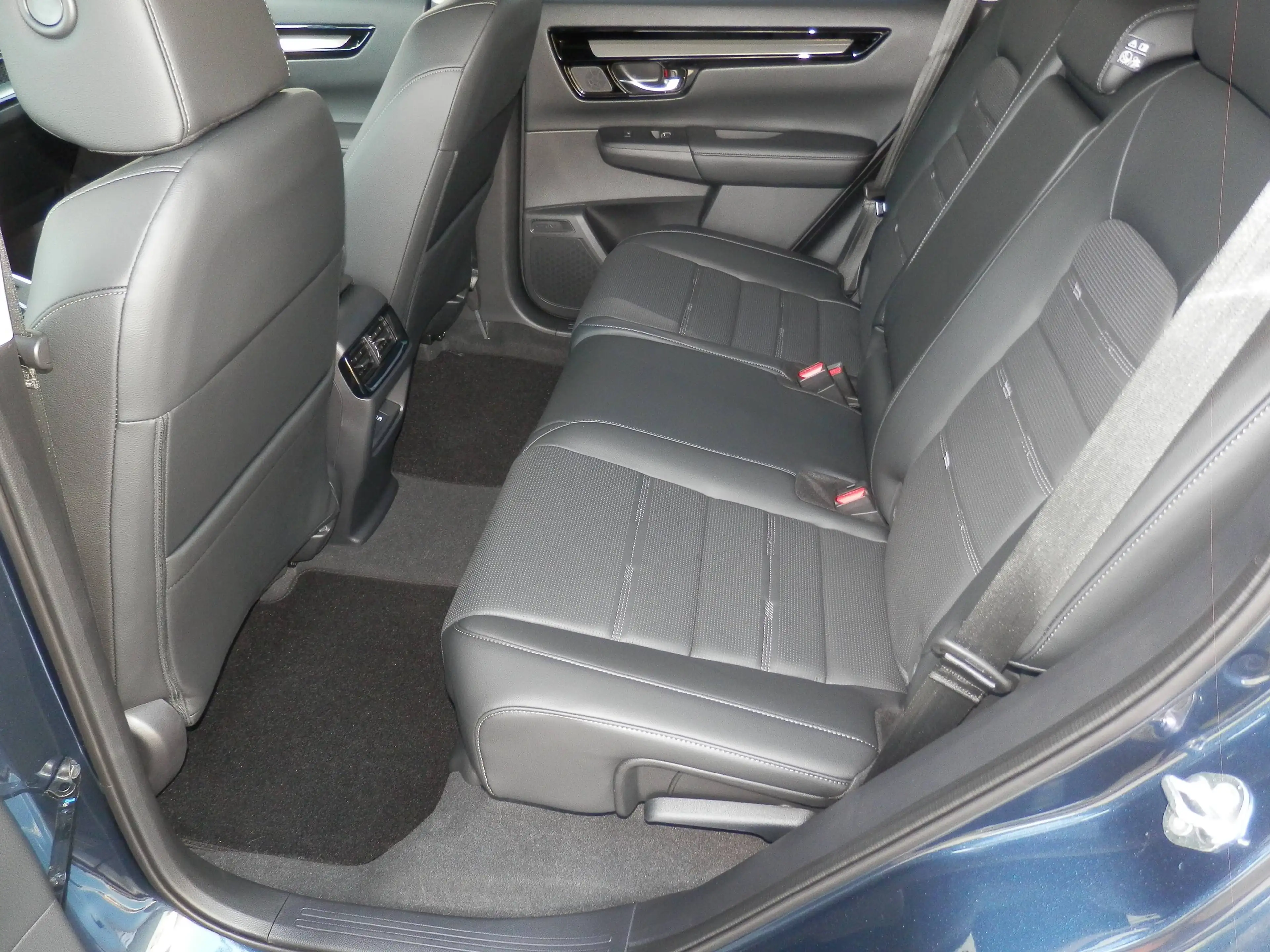 Honda CR-V 2,0 i-MMD e:PHEV Advance Tech Aut. — photo 11