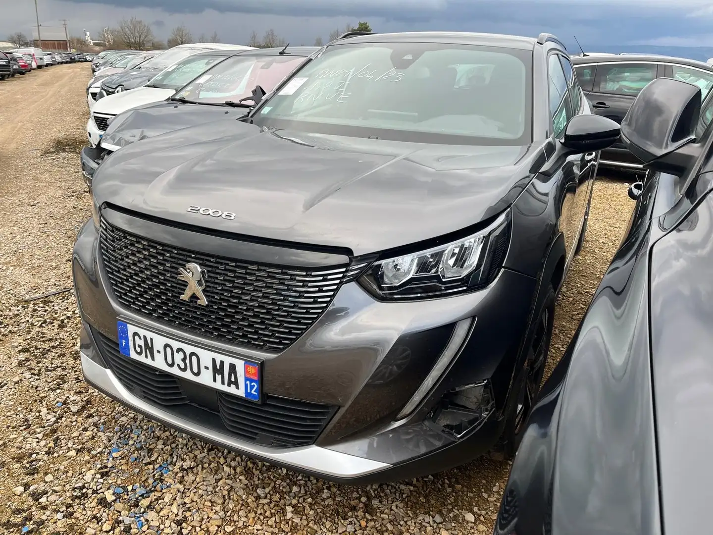 Peugeot 2008 II 1.2i PureTech 130 Allure Pack / GN030 Grigio - 1