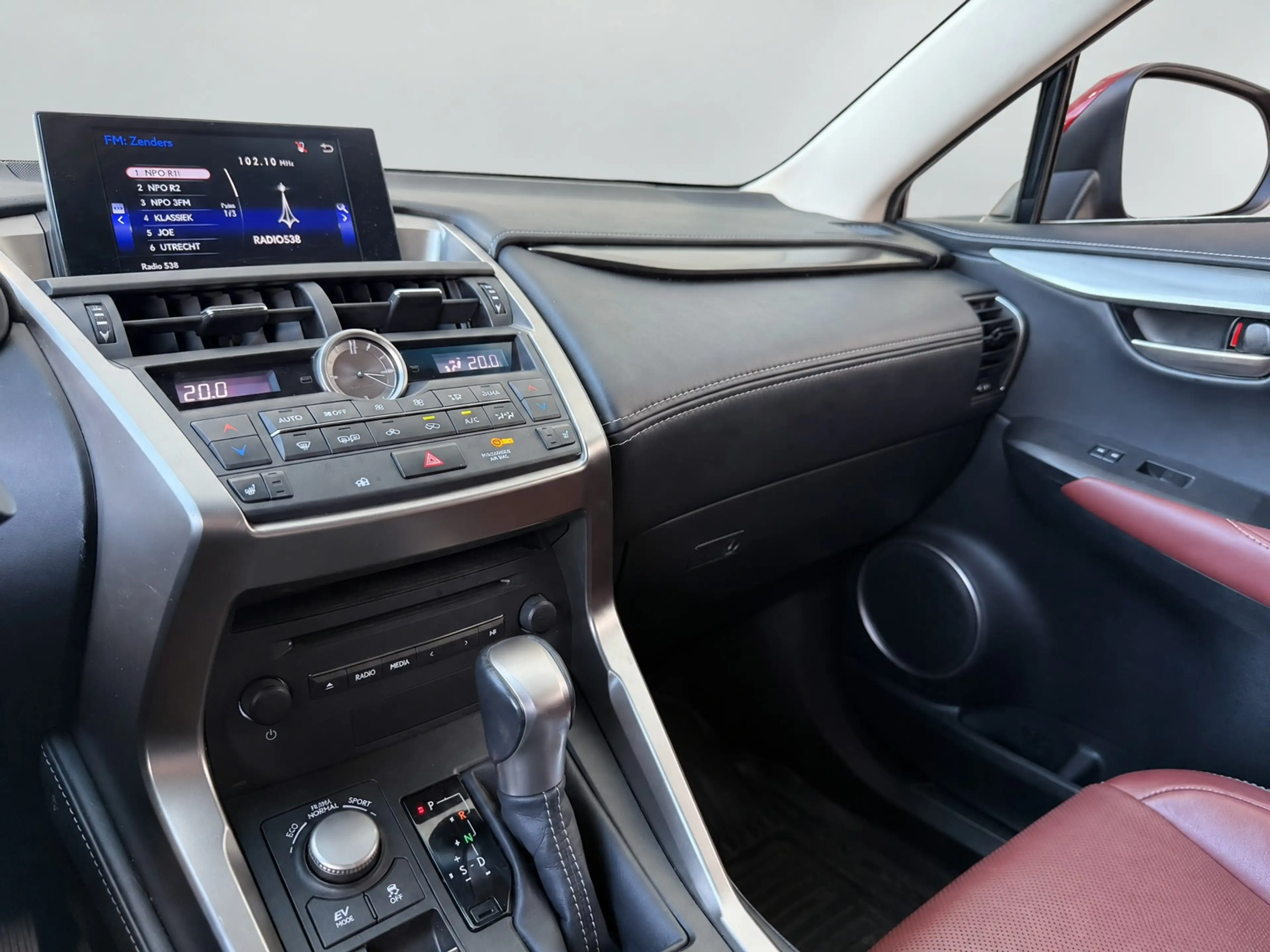 Lexus NX 300h Luxury Line | Dealeronderhouden | Elektrische stoe — photo 12