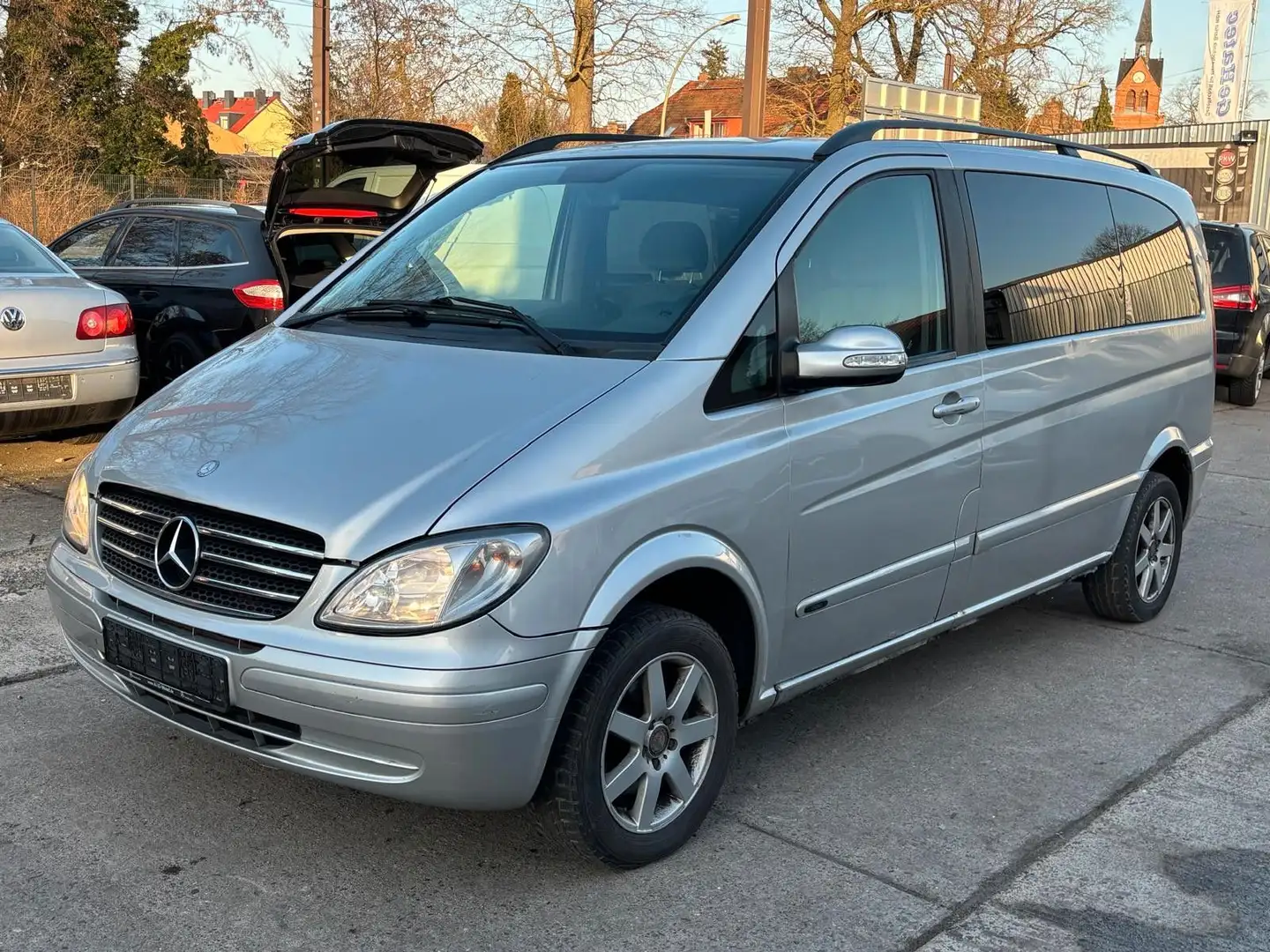 Mercedes-Benz Viano 2.2 CDI TREND Klima Automatik AHK SHZ Silber - 1