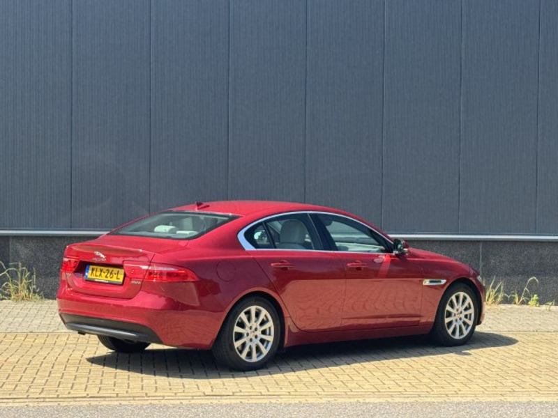 Jaguar XE 2.0 Portfolio — photo 4