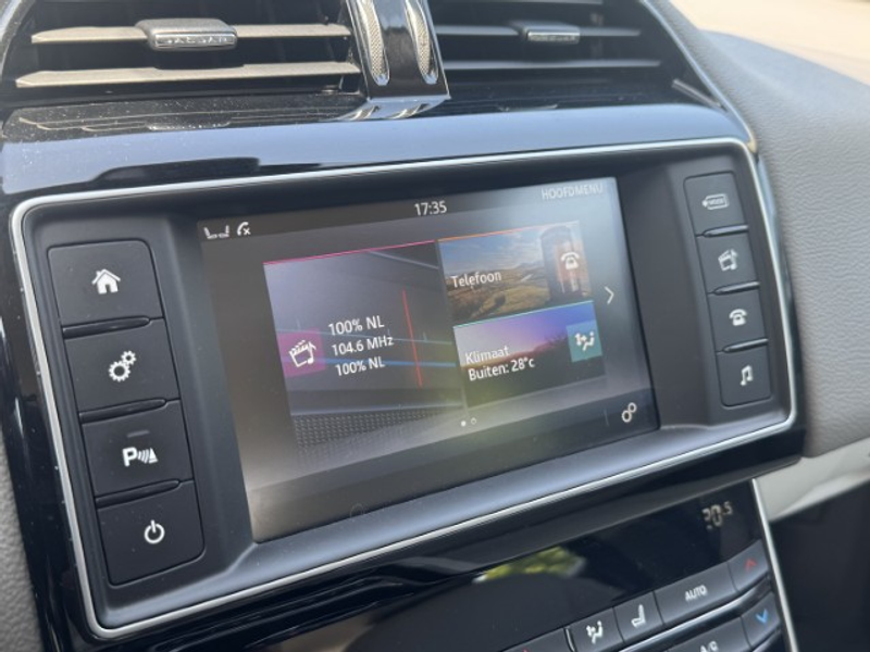 Jaguar XE 2.0 Portfolio — photo 13