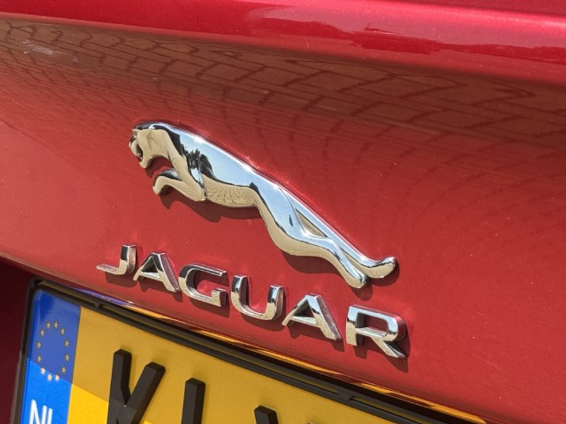 Jaguar XE 2.0 Portfolio — photo 22