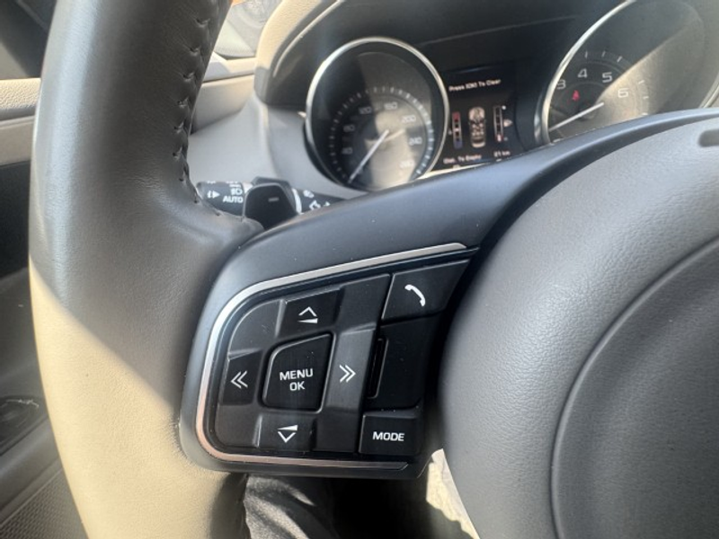 Jaguar XE 2.0 Portfolio — photo 11