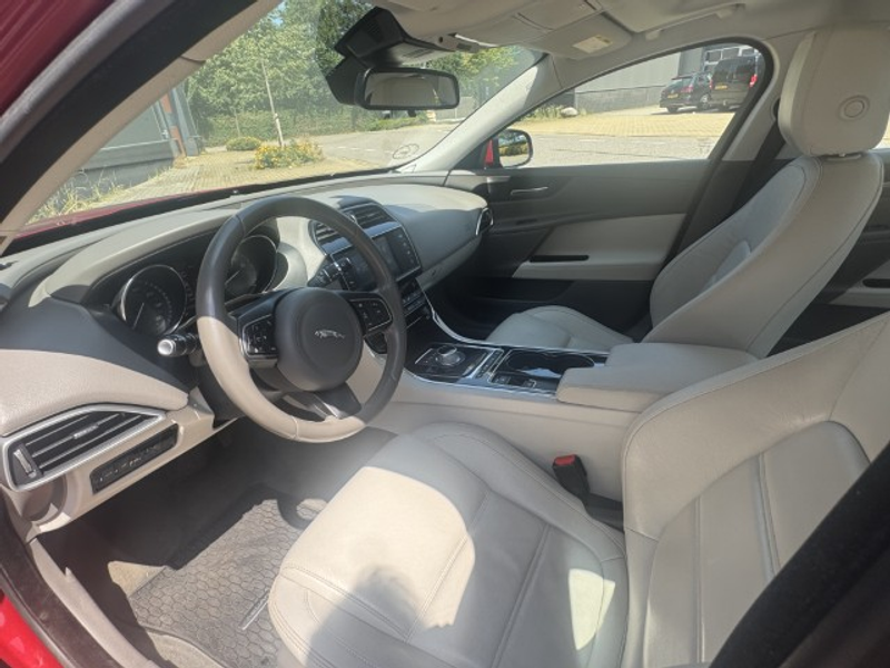Jaguar XE 2.0 Portfolio — photo 6