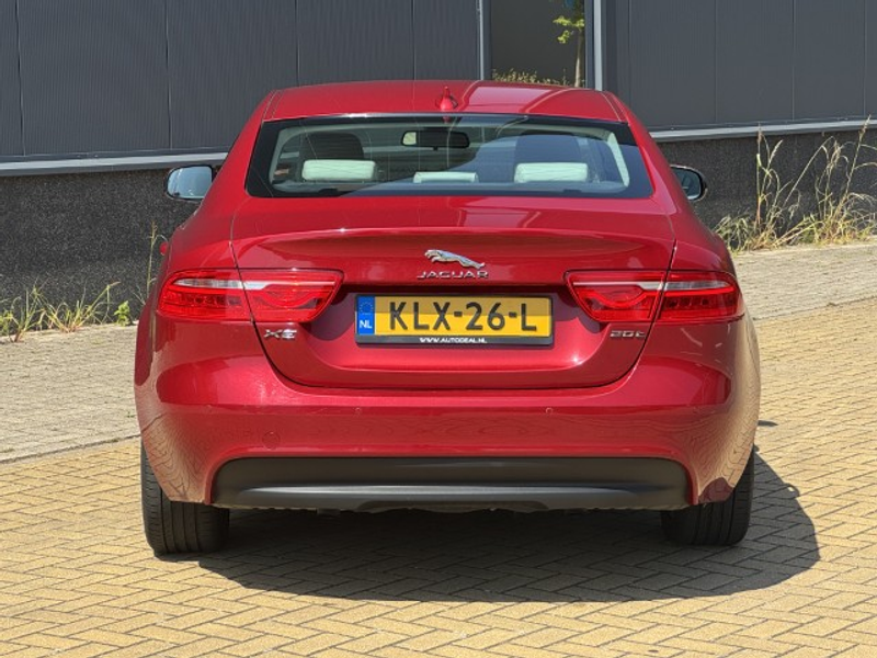 Jaguar XE 2.0 Portfolio — photo 3