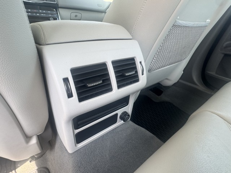 Jaguar XE 2.0 Portfolio — photo 10