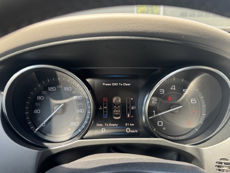 Jaguar XE 2.0 Portfolio — photo 12
