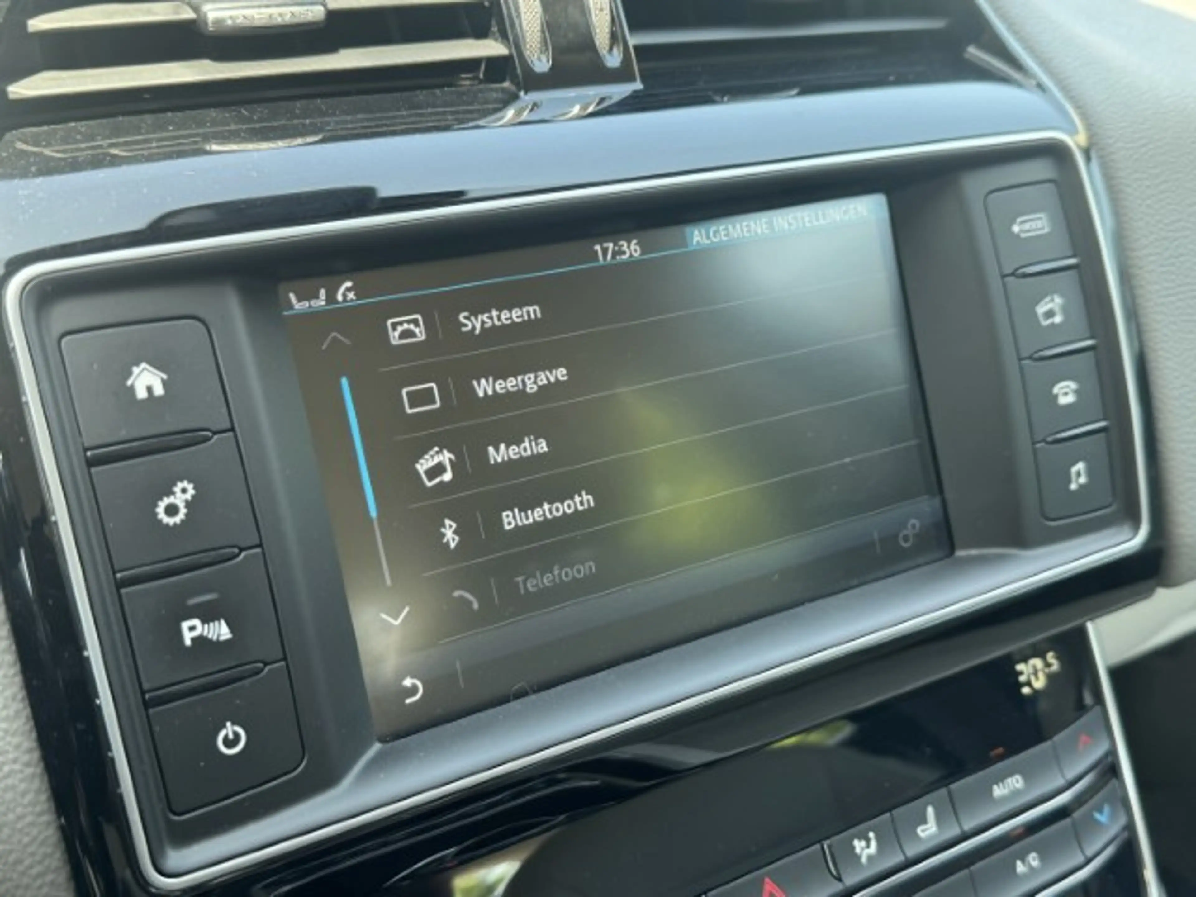 Jaguar XE 2.0 Portfolio — photo 16