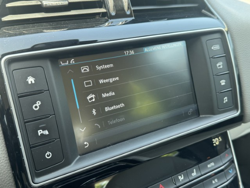 Jaguar XE 2.0 Portfolio — photo 16