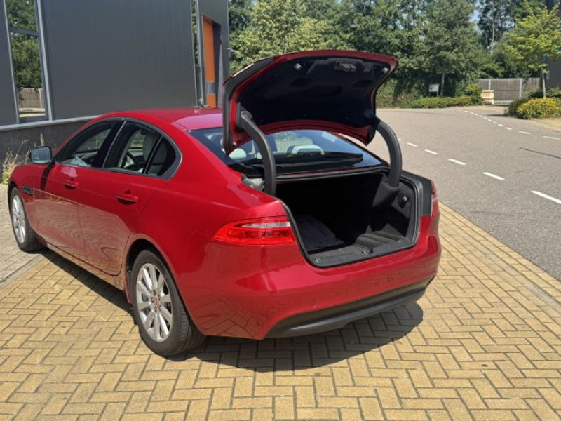 Jaguar XE 2.0 Portfolio — photo 26