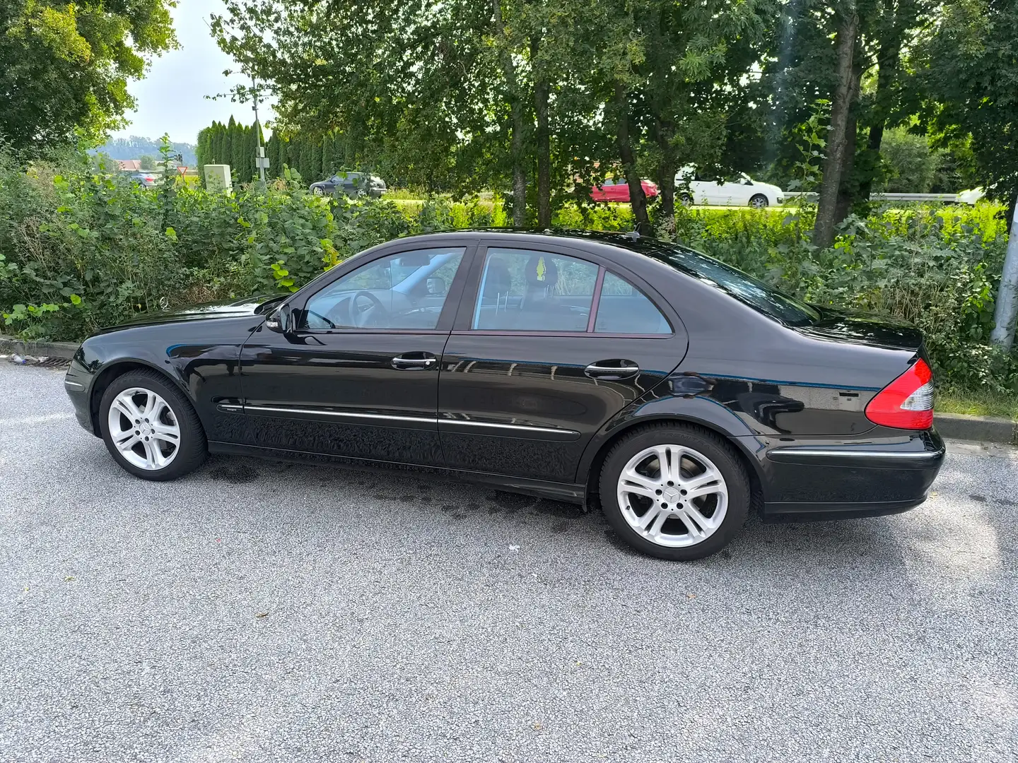 Mercedes-Benz E 280 E 280 7G-TRONIC Avantgarde Чорний - 2