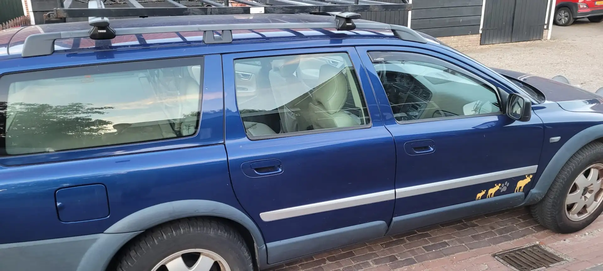 Volvo V70 2.4 T Geartr. Ocean cross country Blauw - 2