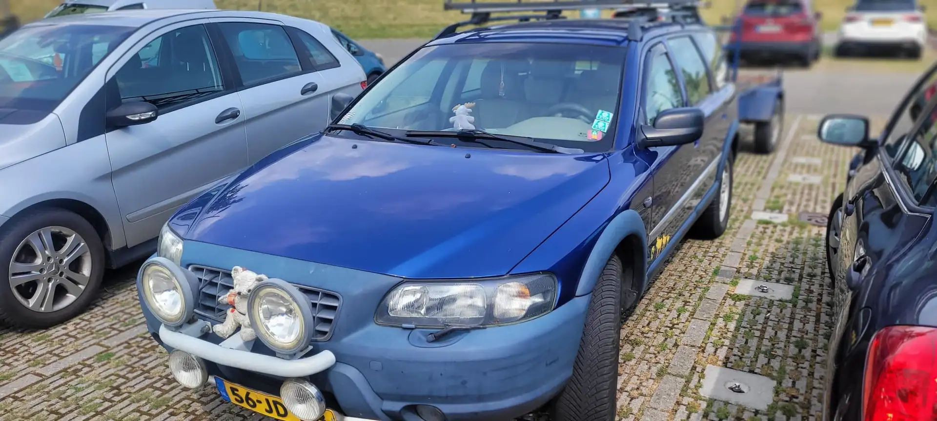Volvo V70 2.4 T Geartr. Ocean cross country Blauw - 1
