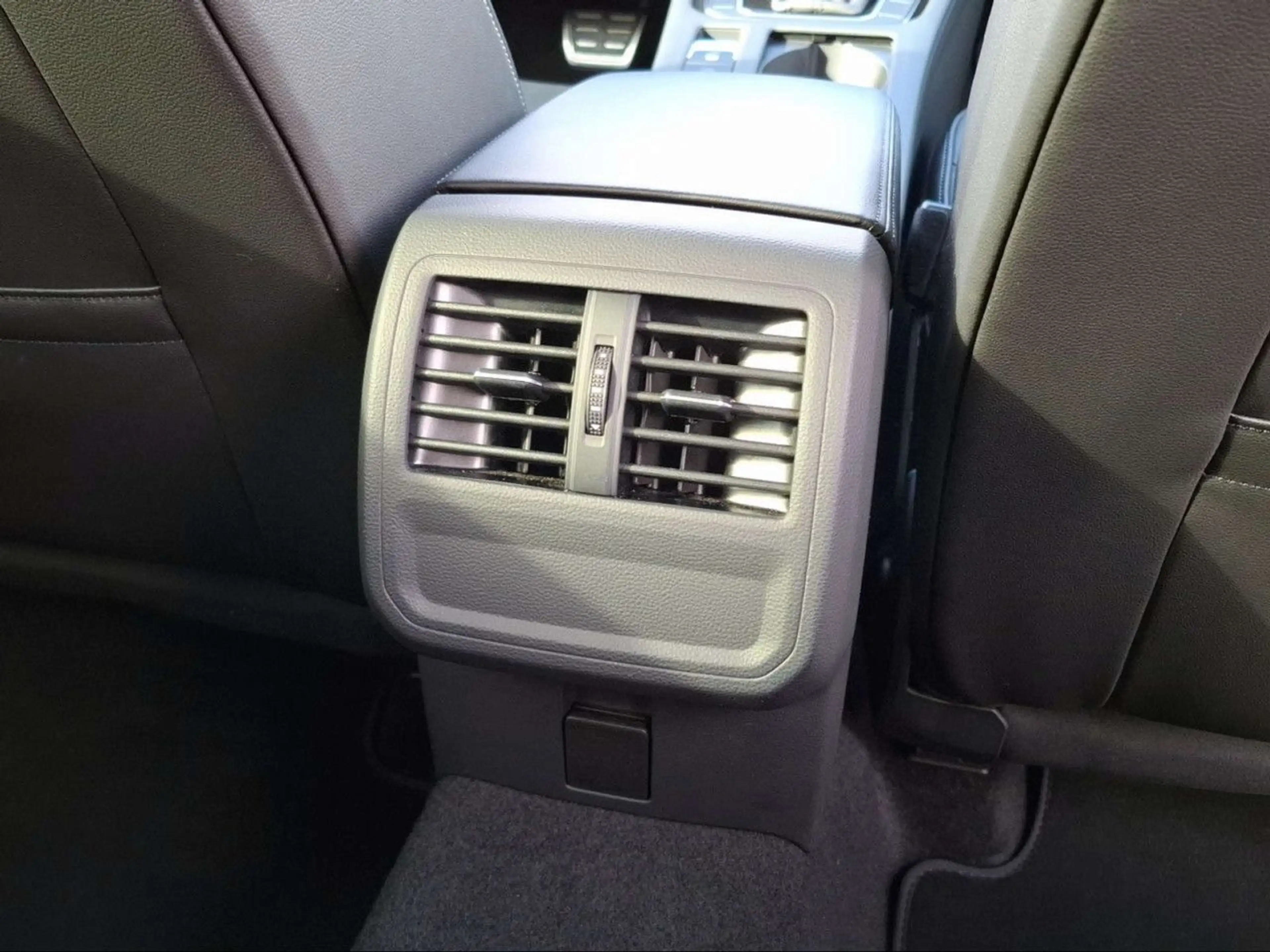 Volkswagen Arteon SHOOTINGBRAKE 2.0 TDI ELEGANCE AZV+APP+NAVI — photo 13