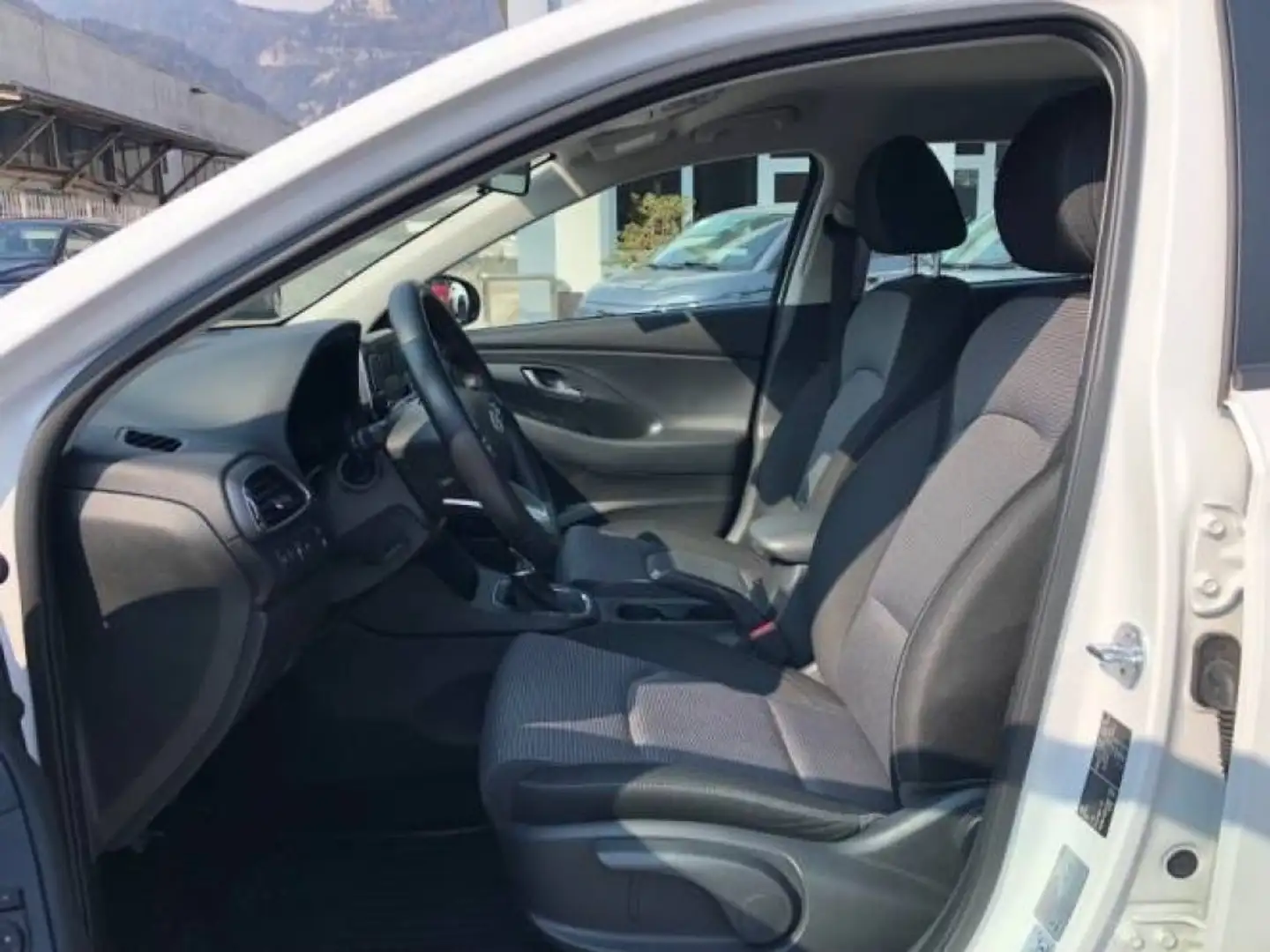Hyundai i30 1.5 5 porte Classic Plus Bianco - 2