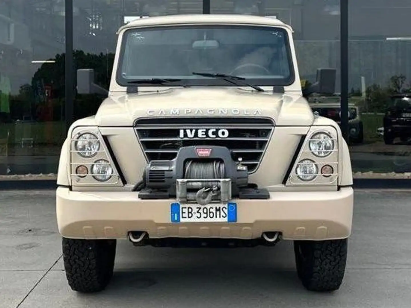Iveco Campagnola Massif Beige - 2