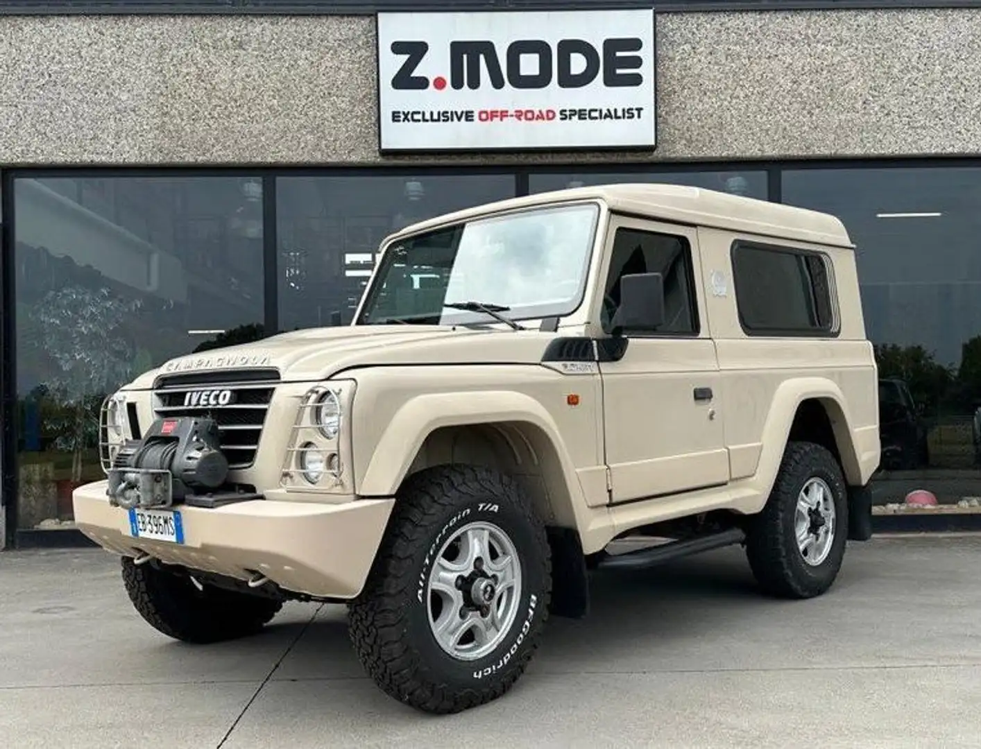 Iveco Campagnola Massif Beige - 1