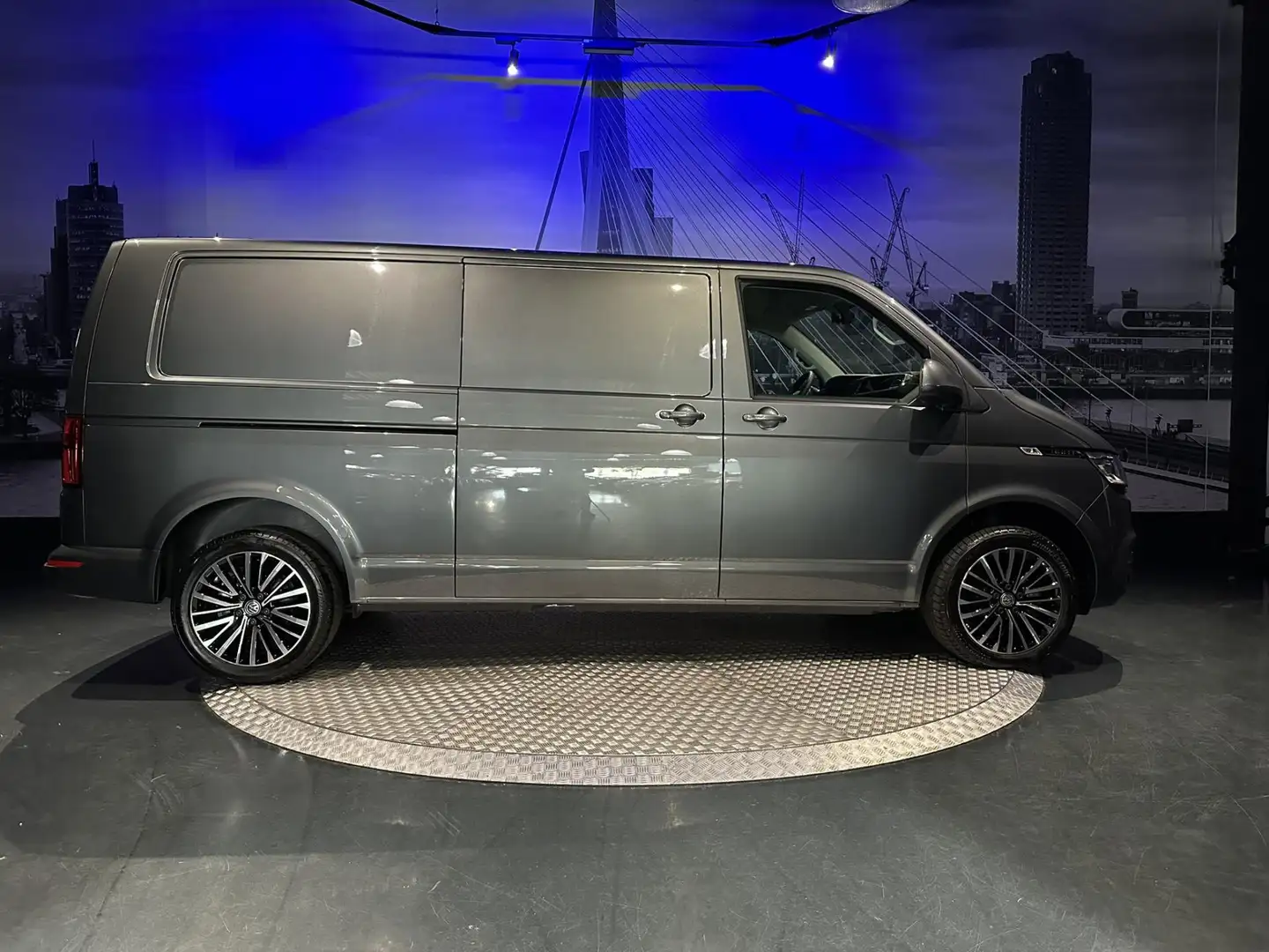 Volkswagen Transporter 2.0 TDI L2H1 30 Bulli *Led*Dubbelschuifdeur*Camera Gris - 2