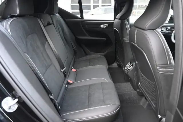 Volvo XC40 view 14