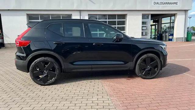 Volvo XC40 view 6