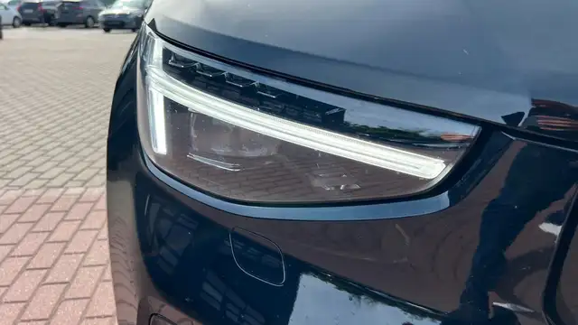 Volvo XC40 view 9