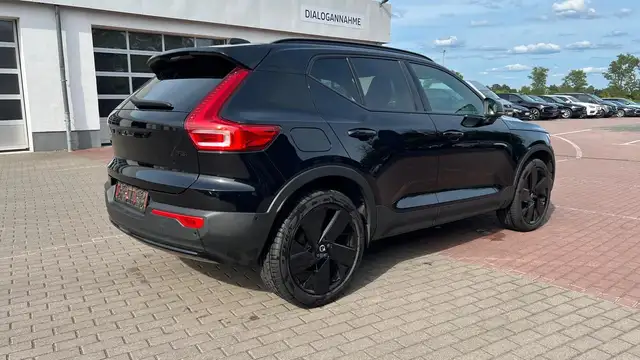 Volvo XC40 view 5