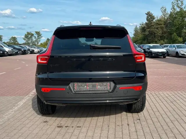 Volvo XC40 view 4