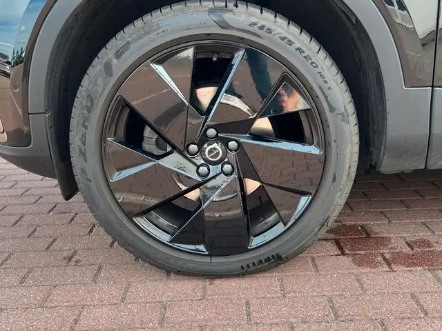 Volvo XC40 view 10
