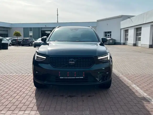Volvo XC40 view 8
