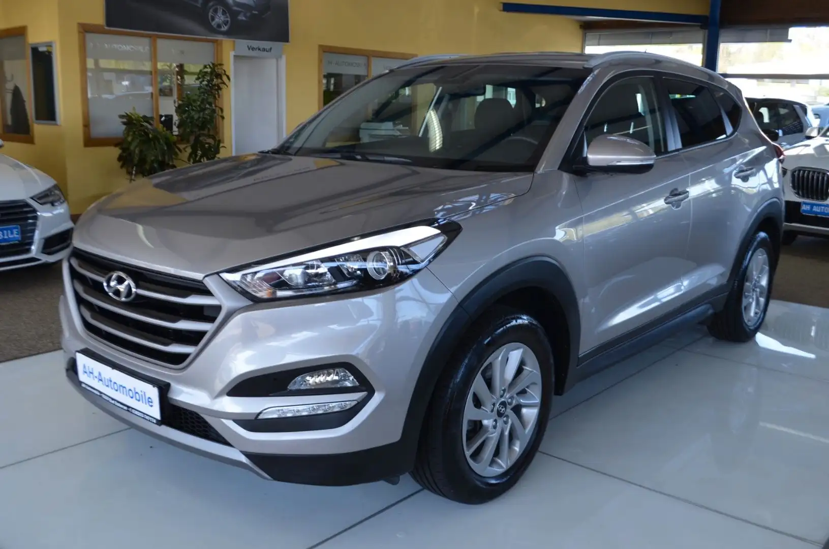 Hyundai TUCSON Trend 4WD AUTOMATIK / KLIMAAUTO./ PDC Weiß - 1