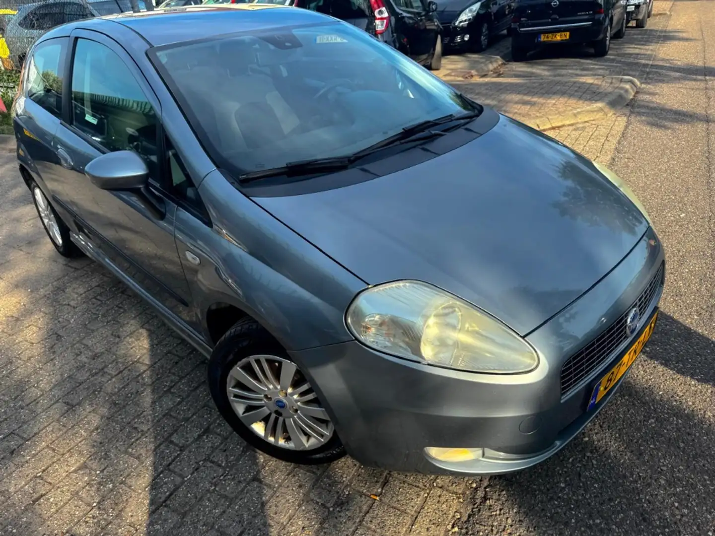 Fiat Grande Punto 1.4 Ed. Blue & Me Grijs - 1
