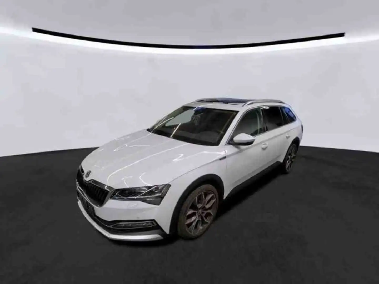 Skoda Superb Combi SCOUT 2.0 TDI 4x4 DSG LED+AHK+PANO Weiß - 2