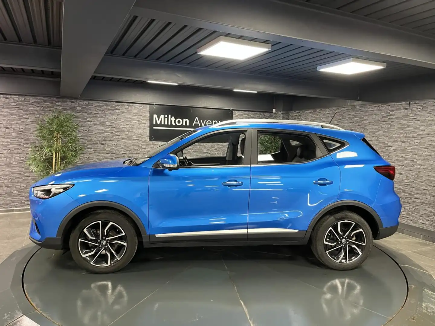 MG ZS 1.5L VTi  Tech - 106  Luxury Bleu - 2