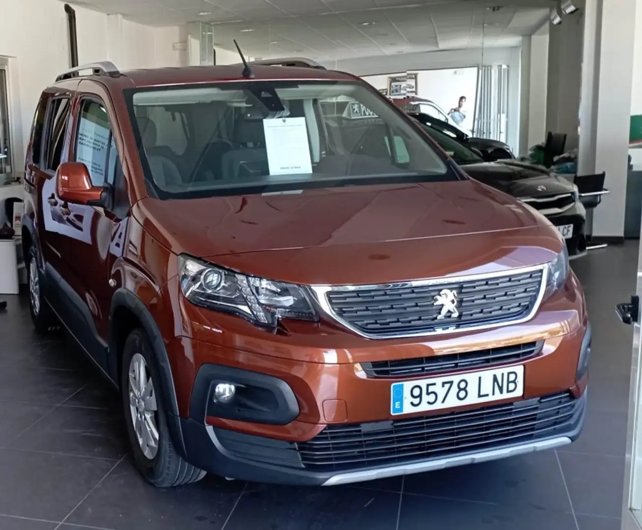 Peugeot Rifter 1.5BlueHDi S&S Standard Allure Pack 130 Orange - 1