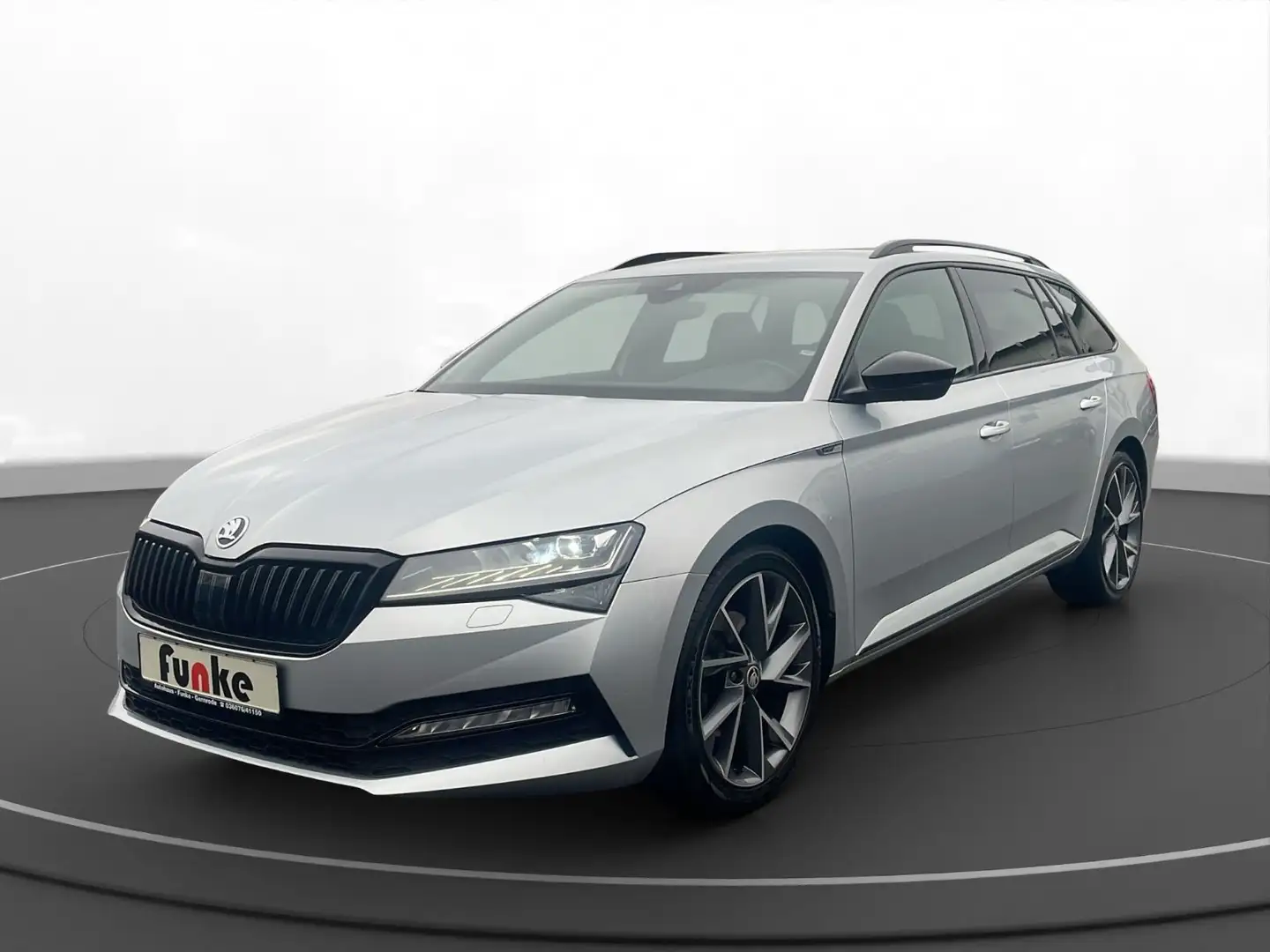Skoda Superb Kombi Sportline**AHK**MATRIX**KAMERA** Silber - 1