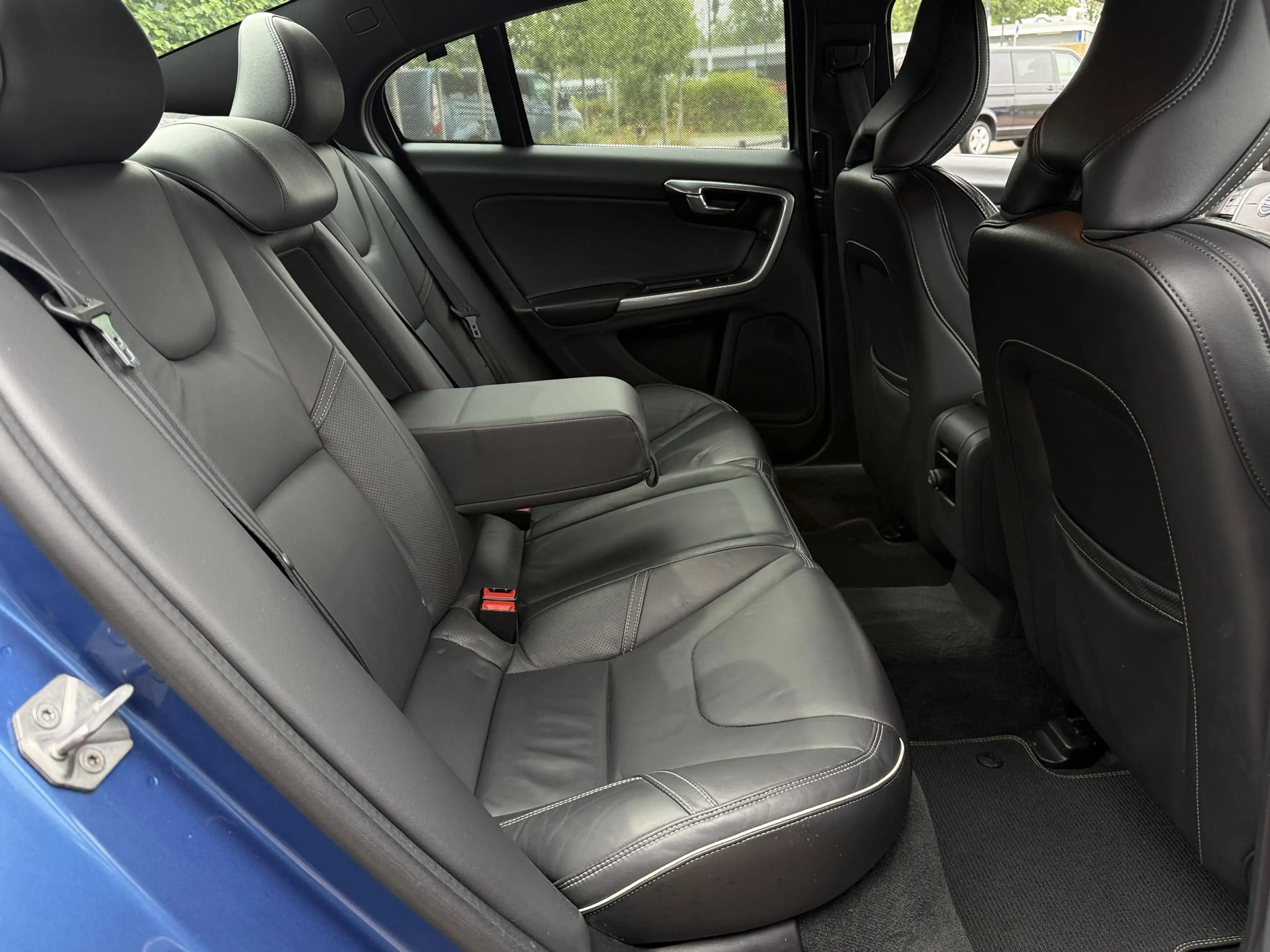 Volvo S60 2.0 T3 R-Design / Bursting Blue / 2de Eigenaar — photo 6