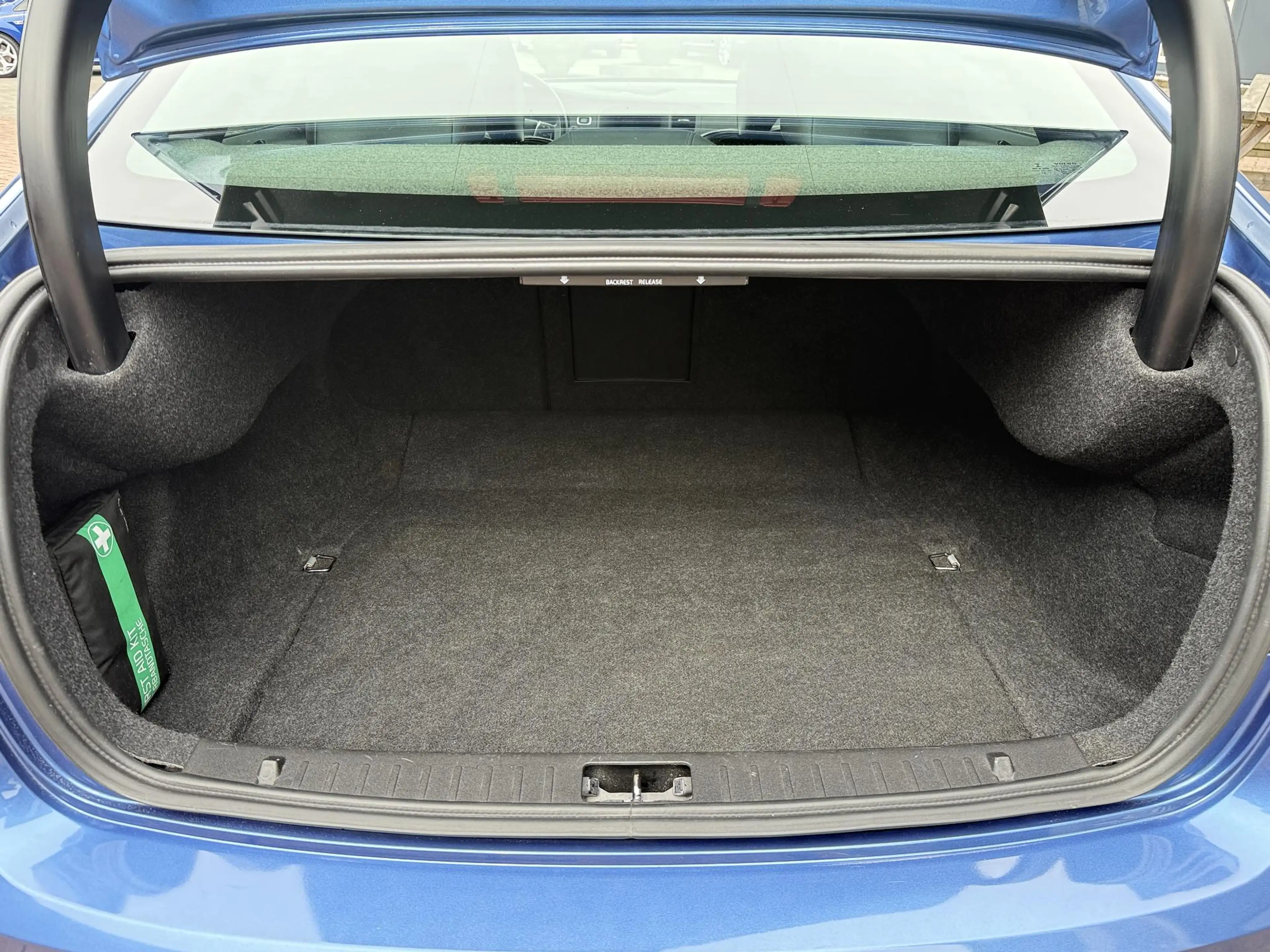 Volvo S60 2.0 T3 R-Design / Bursting Blue / 2de Eigenaar — photo 9