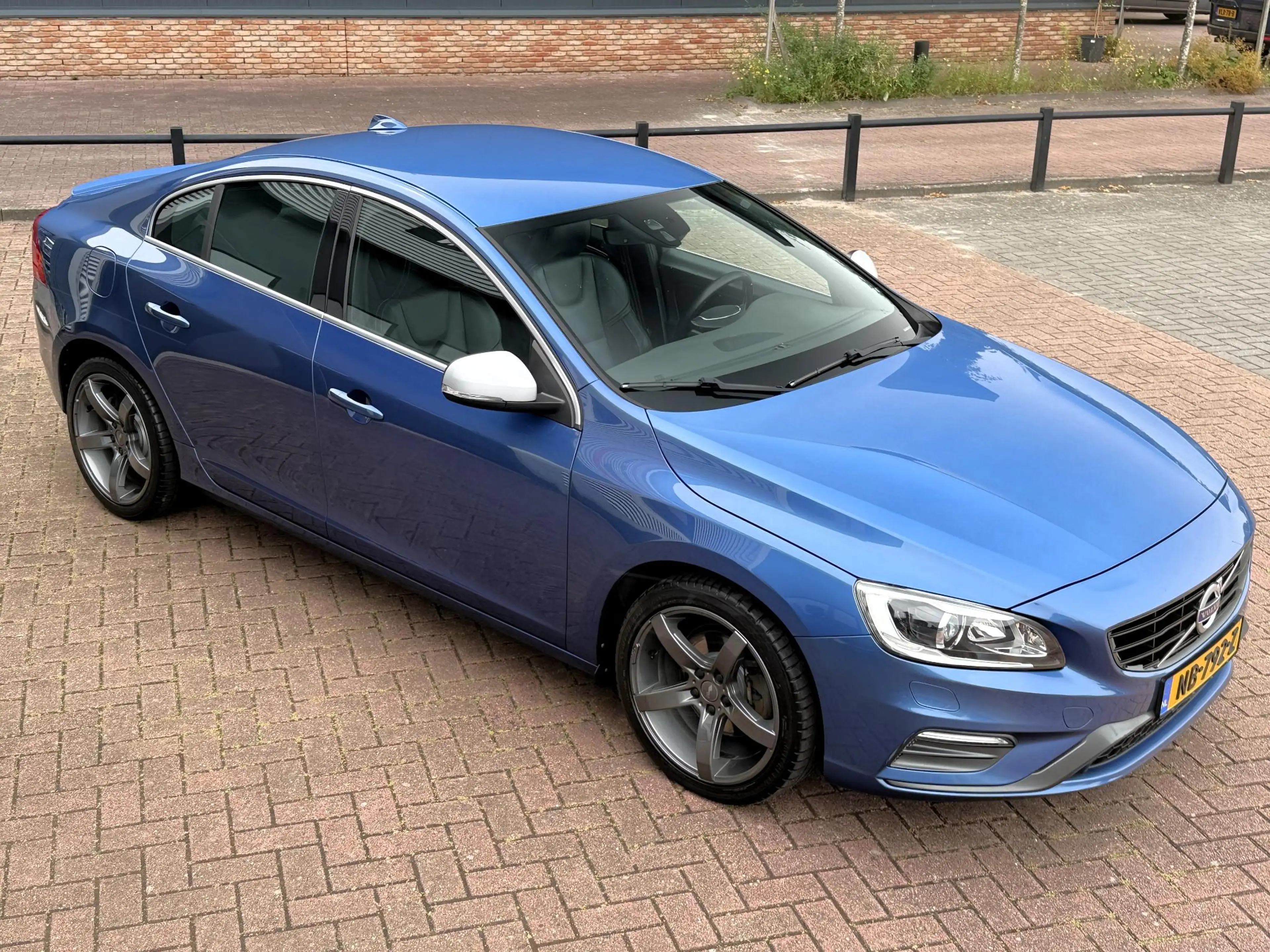 Volvo S60 2.0 T3 R-Design / Bursting Blue / 2de Eigenaar — photo 3