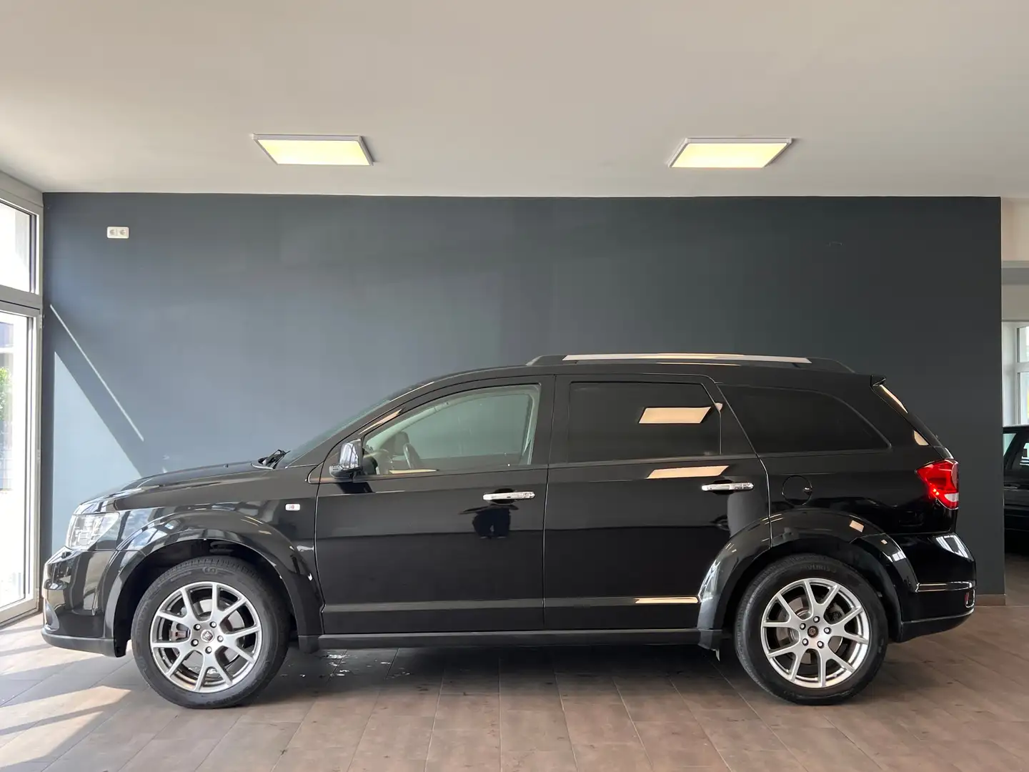 Fiat Freemont 3.6 Lounge AWD /LEDER/KEYLESS/NAVI/TV/7-SiTZER - 2