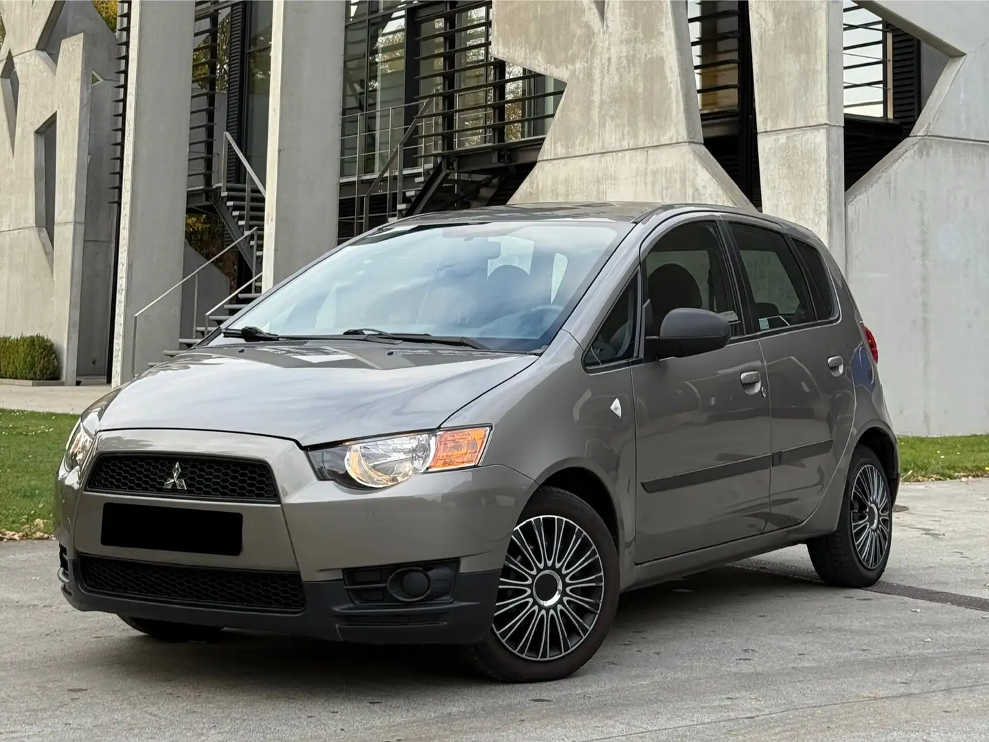 Mitsubishi Colt Colt 1.1i Inform • Airco • Radars de recul ! Bronze - 1