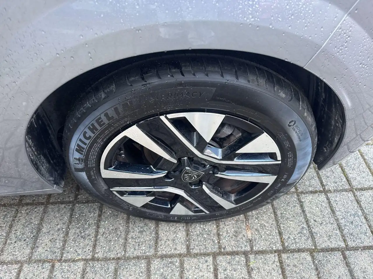 Peugeot 208 1.2 PureTech 100 Allure Navi+360° Kam+ACC+DA 18