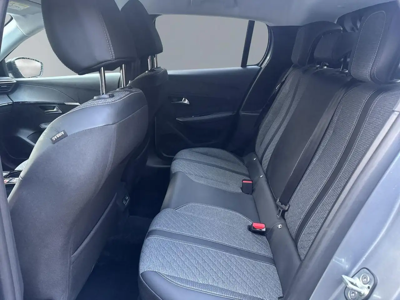 Peugeot 208 1.2 PureTech 100 Allure Navi+360° Kam+ACC+DA 12