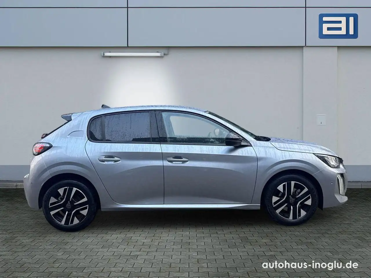 Peugeot 208 1.2 PureTech 100 Allure Navi+360° Kam+ACC+DA 8