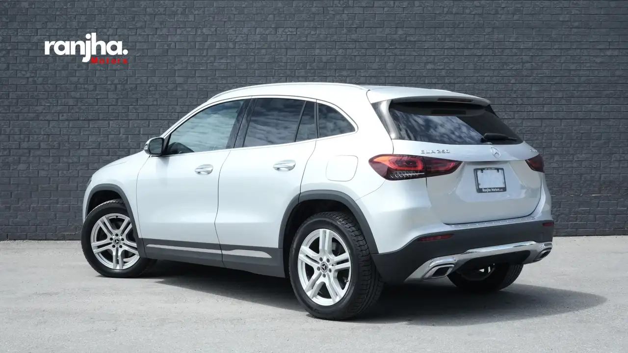 Mercedes-Benz GLA снимка Mercedes-Benz GLA