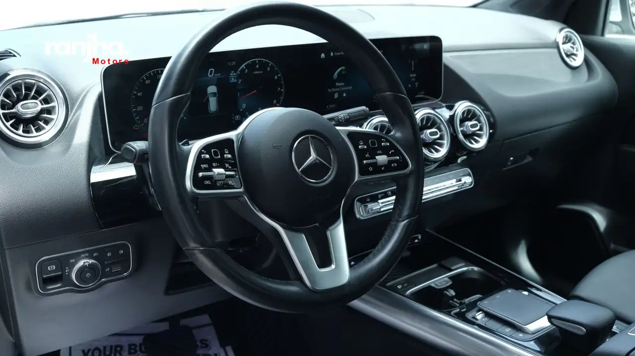 Mercedes-Benz GLA снимка Mercedes-Benz GLA