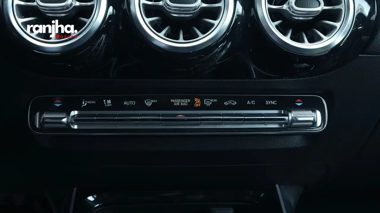 Mercedes-Benz GLA снимка Mercedes-Benz GLA
