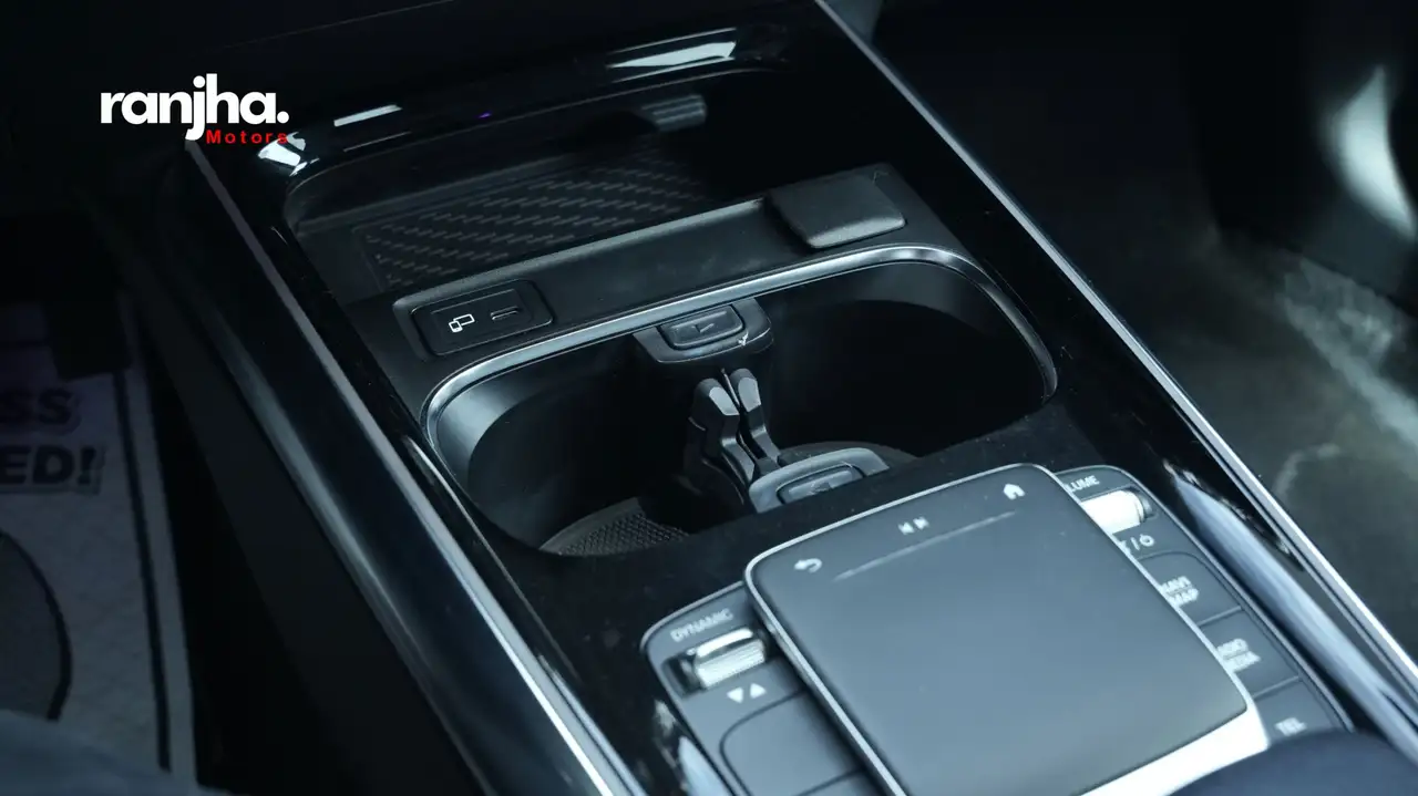 Mercedes-Benz GLA снимка Mercedes-Benz GLA